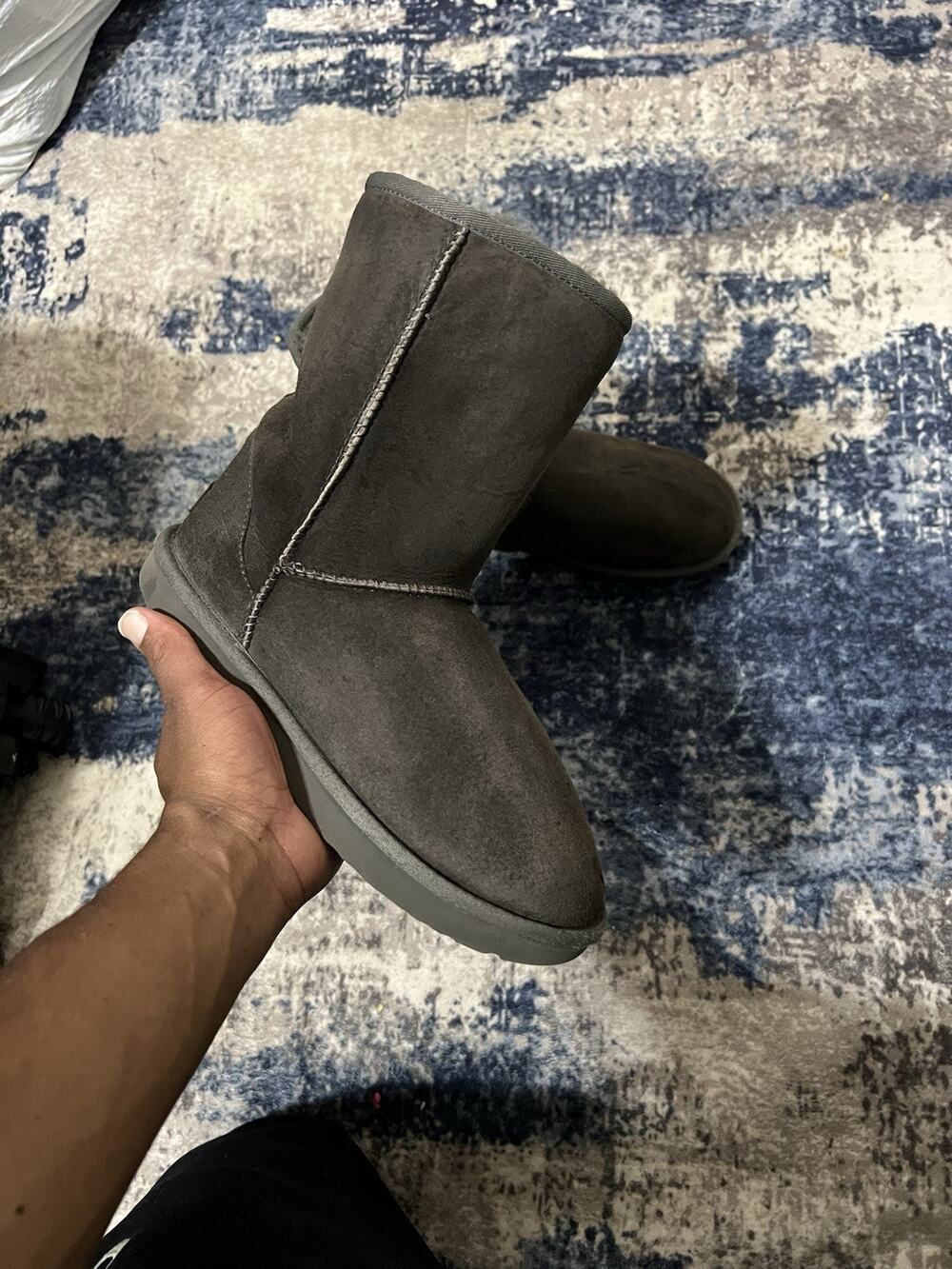 Size 7.5m- UGG Classic Short II Boots, Grey Suede Women's 9